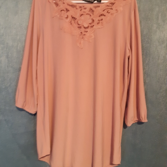 Pink top with lace detail - Picture 1 of 3